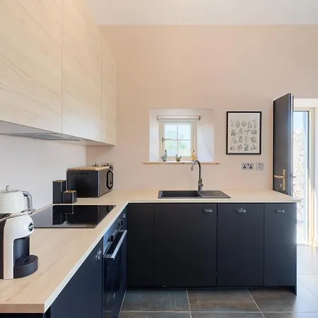 Coach House On The Shores Of Lough Corrib *