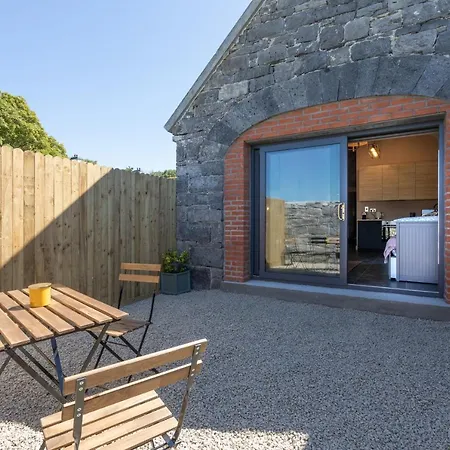Coach House On The Shores Of Lough Corrib * Galway