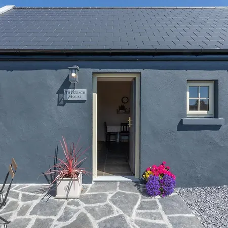 Coach House On The Shores Of Lough Corrib * Galway