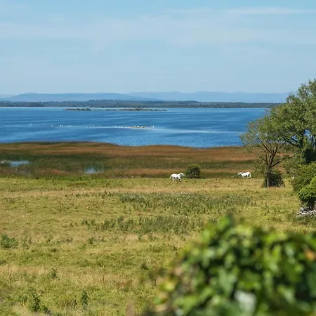 Coach House On The Shores Of Lough Corrib Ferienhaus