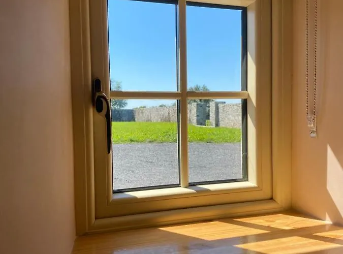 Coach House On The Shores Of Lough Corrib Galway